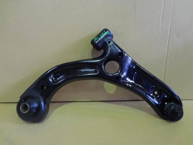 【中古】中古部品 プレオ L285B 右フロントロアアーム 【3330460100-001598359251720】