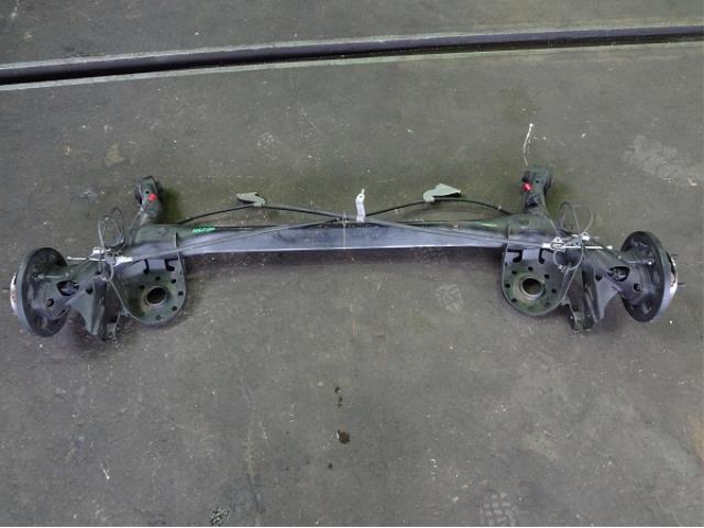 【中古】中古部品 ヴィッツ NSP130 リアアクスルビーム 【3330460100-001466647453500】