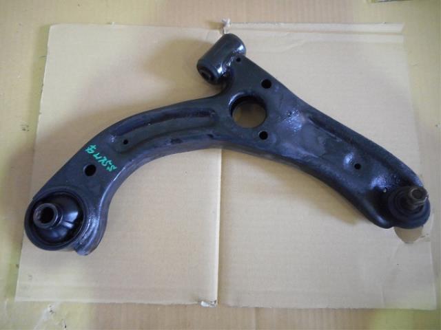 【中古】中古部品 ムーヴ L175S 右フロントロアアーム 【3330460100-001424889651720】