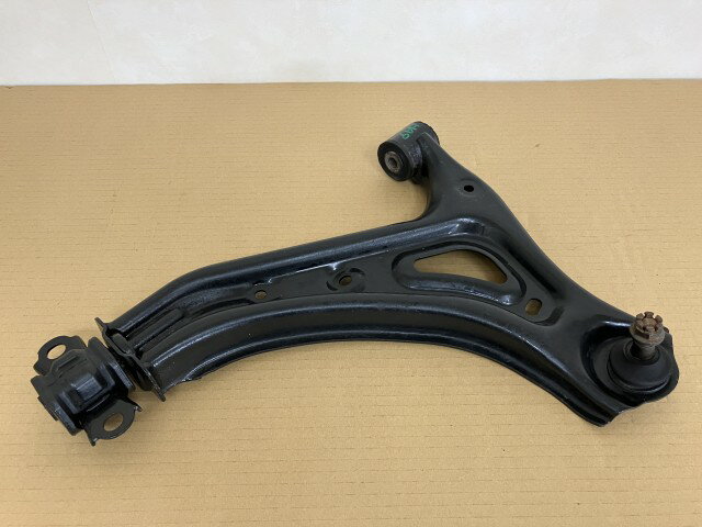 【中古】中古部品 アクティ HA9 右フロントロアアーム 【3330460100-001505587551720】