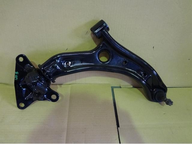 【中古】中古部品 フィット GP1 右フロントロアアーム 【3330460100-001471055851720】