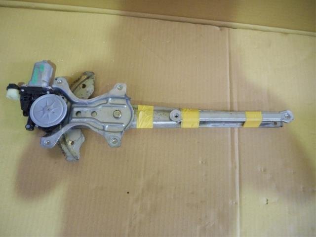 【中古】中古部品 エッセ L235S 右フロントドアレギュレータ・モーター 【3330460100-001446586613120】