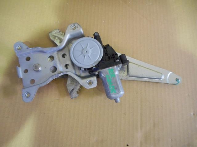 【中古】中古部品 エッセ L235S 左リアドアレギュレータ・モーター 【3330460100-001446586913420】