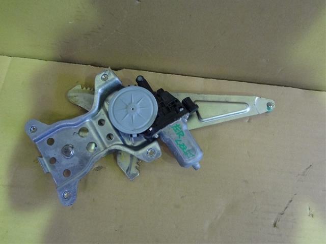 【中古】中古部品 エッセ L235S 左リアドアレギュレータ・モーター 【3330460100-001552258013420】