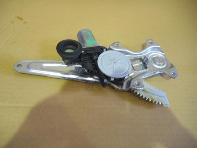 【中古】中古部品 パッソ QNC10 左リアドアレギュレータ・モーター 【3330460100-001442543413420】