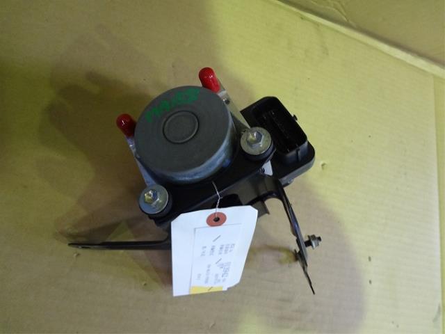 【中古】中古部品 ソリオ MA15S ABSアクチュエーター 【3330460100-001518339942500】