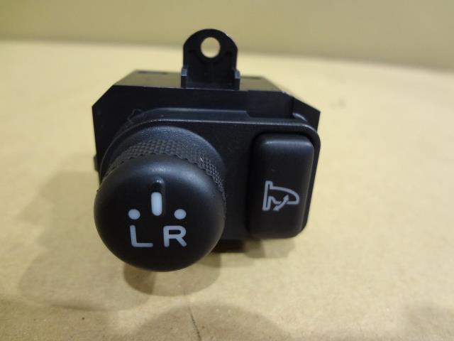 【中古】中古部品 ミラココア L675S ドアミラースイッチ 【3330460100-000001521161850】