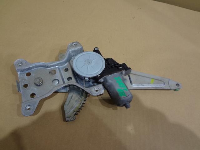 【中古】中古部品 ミラココア L675S 左リアドアレギュレータ・モーター 【3330460100-000001521113420】