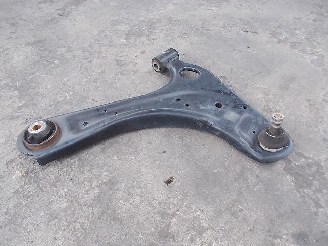 【中古】中古部品 ハイゼット S510P 右フロントロアアーム 【3330510100-001665540551720】