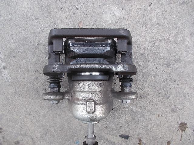 【中古】中古部品 BMW 1シリーズ UE16 左リアキャリパー 【3330510100-001706993144460】