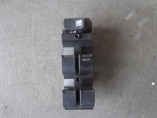 【中古】中古部品 キャロル HB24S パワーウインドウスイッチ 【3340080100-001243982361900】