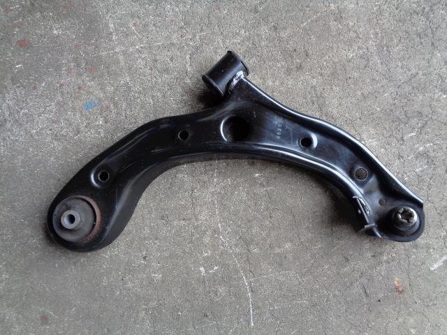 【中古】中古部品 N−BOX JF1 右フロントロアアーム 【3340080100-001659163051720】