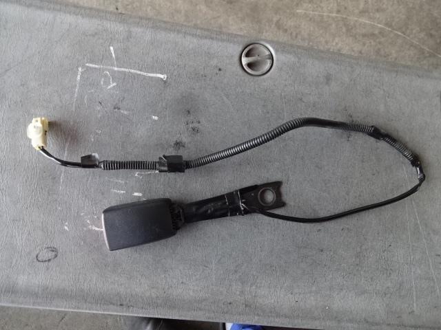 【中古】中古部品 ヴォクシー ZRR70G シートベルト 【3340080100-001375211577150】