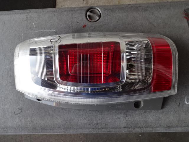 【中古】中古部品 タントエグゼ L455S 右テールランプ 【3340080100-001478045115500】