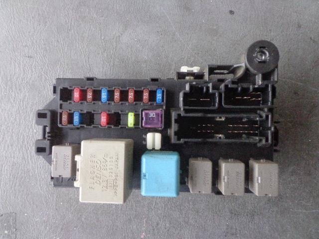 【中古】中古部品 エッセ L235S ヒューズボックス 【3340080100-001232872667800】