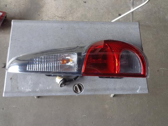 【中古】中古部品 モコ MG33S 右テールランプ 【3340080100-001193374715500】