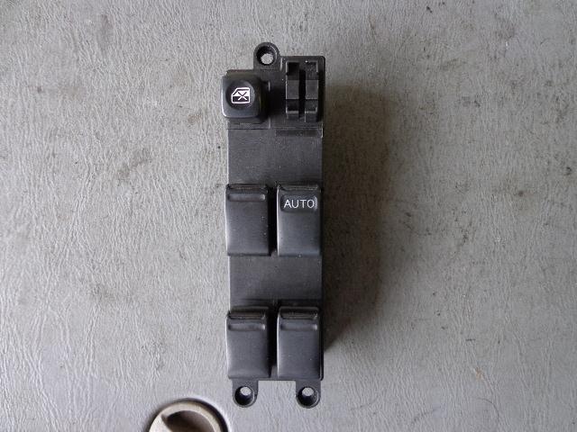 【中古】中古部品 インプレッサ GG2 パワーウインドウスイッチ 【3340080100-000935172761900】