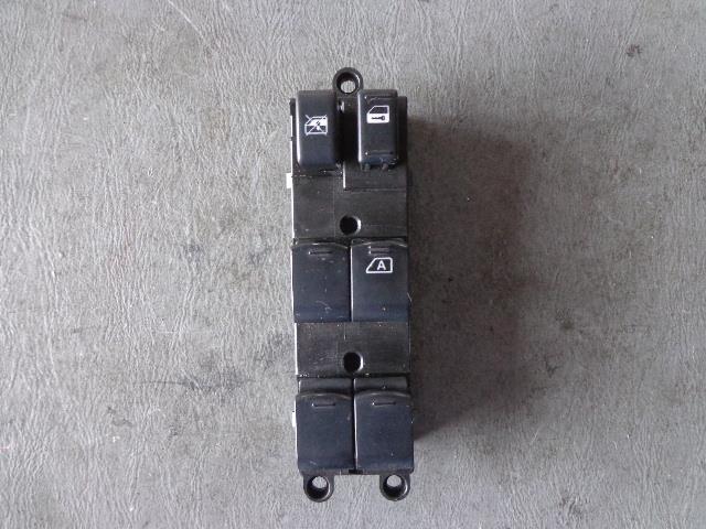 【中古】中古部品 インプレッサ GG2 パワーウインドウスイッチ 【3340080100-001113121561900】