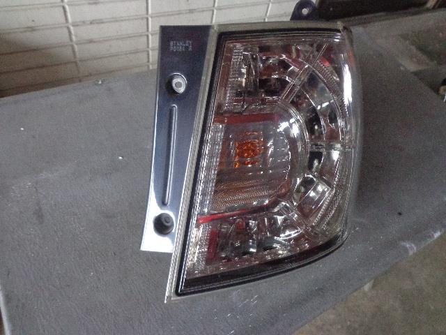 【中古】中古部品 MPV LY3P 右テールランプ 【3340080100-001185624715500】