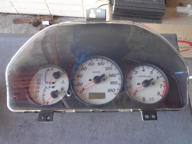 【中古】中古部品 デミオ DW5W スピードメーター 【3340080100-001128517461400】