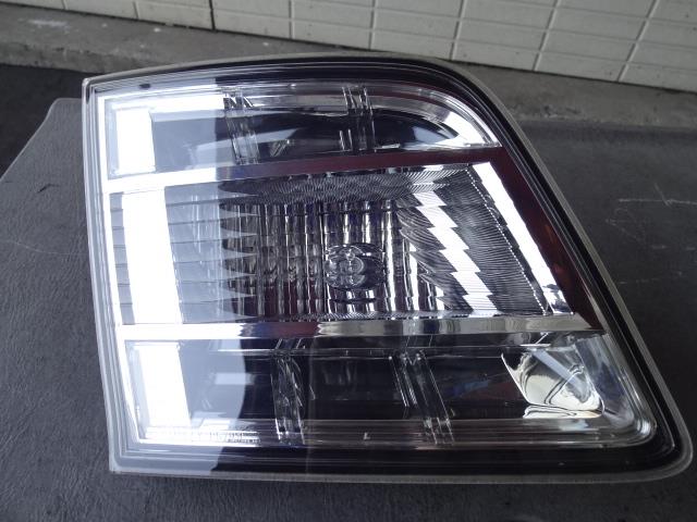 【中古】中古部品 MPV LY3P リアフィニッシャーパネル 【3340080100-001427648315200】