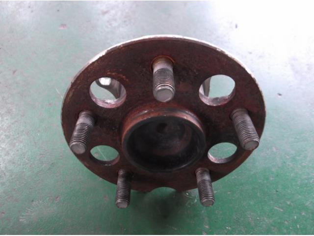 【中古】中古部品 ノア AZR60G リアハブ 【3330900100-001191128444470】