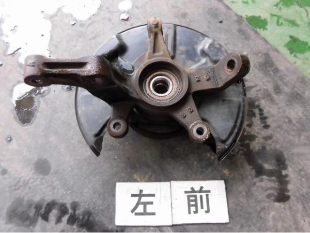 【中古】中古部品 テリオスキッド J111G 左フロントナックルハブ 【3330900100-001168925744340】
