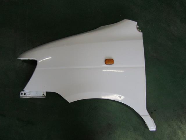 【中古】中古部品 タウンエース CR52V 左フロントフェンダー 【3330900100-001582392710700】