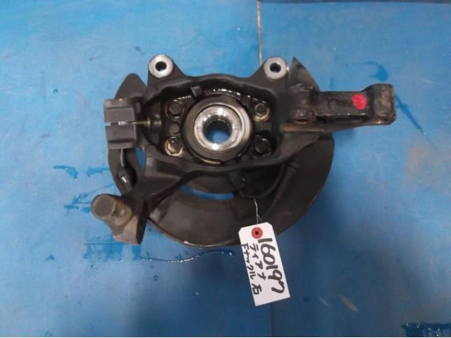 【中古】中古部品 ティアナ L33 右フロントナックルハブ 【3330900100-001256154344310】