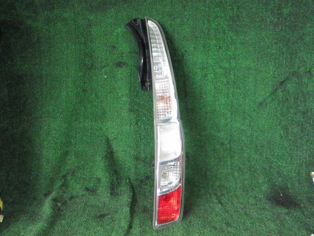 【中古】中古部品 ムーヴ LA100S 右テールランプ 【3340240100-202200000115500】