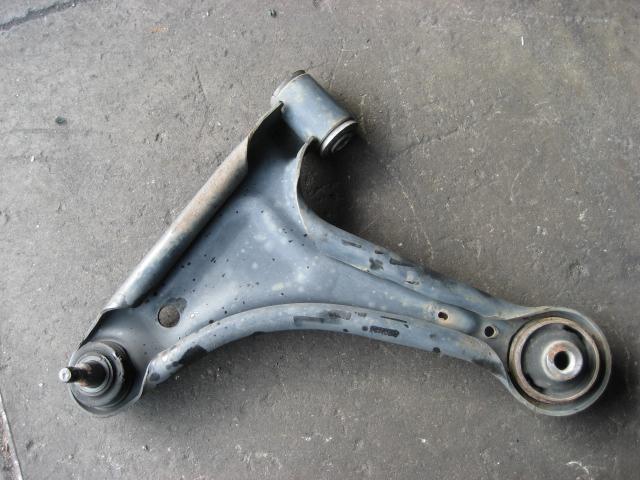 【中古】中古部品 ハイゼット S200V 右フロントロアアーム 【3340240100-000909879051720】