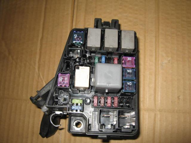 メーカー ダイハツ 車名 ミライース 型式類別 16986-0004 グレード 660 G 認定型式 DBA-LA300S 車両タイプ 5ドアハッチバック 年式 H24/2 シフト 駆動 通称型式 エンジン型式 KF-VE ミッション型式 アクスル型式 車体色 黄 車体色No T19 トリム色No FD10 走行距離(Km) 3,000 メーカー純正品番 部品メーカー品番 保証 1ヶ月/1000km 付加情報 E/Gルーム用; 蓋欠品 商品情報 ※純正番号およびモデル番号は参考としてください。※リビルト部品を購入される際のお願い【再生部品】と表示されているものをリビルト部品と呼んでいます。リビルト部品の場合には、交換時に取り外した部品をご返却していただく場合があります。詳しくはこちら※大物商品(ドア・ボンネット・バンパー等)は個人宅への配送ができない場合がございます。その場合、最寄りの配送業者支店止め等の対応となりますので、あらかじめご了承ください。 ページ上部へ【中古】中古部品 ミライース LA300S ヒューズボックス 【3340240100-001058821967800】