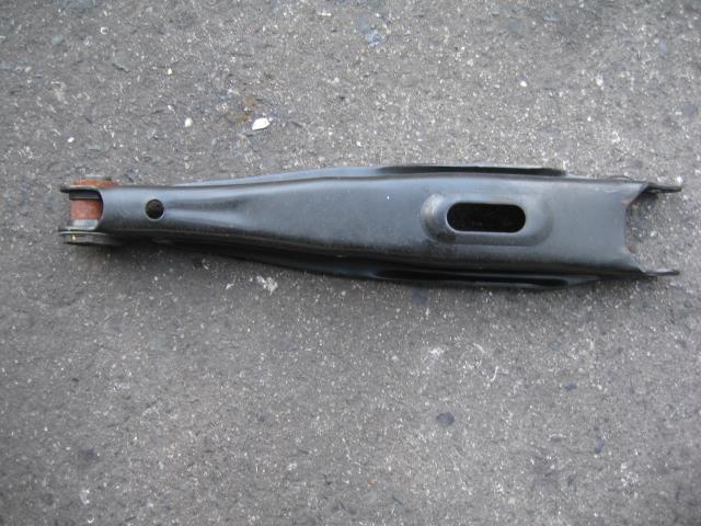 【中古】中古部品 クラウン AWS210 右リアロアアーム 【3340240100-001509472951820】