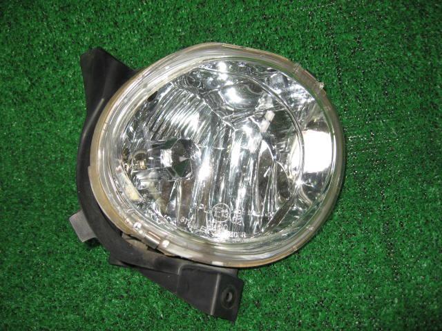 【中古】中古部品 マークブリット JZX110W 右フォグランプ 【3340240100-001216892910850】