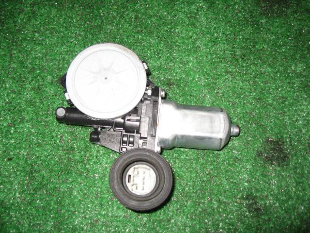 【中古】中古部品 ヴィッツ SCP90 左フロントドアレギュレータ・モーター 【3340240100-001235063913220】