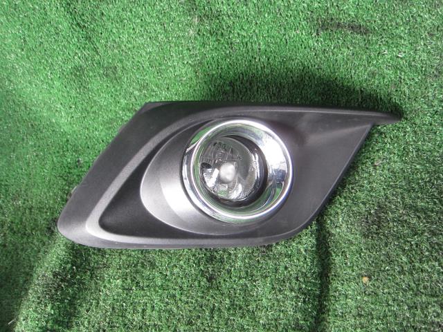 【中古】中古部品 アクセラ BM5FP 右フォグランプ 【3340240100-001680717210850】