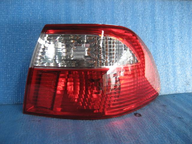 【中古】中古部品 カペラ GF8P 右テールランプ 【3340240100-000899247115500】