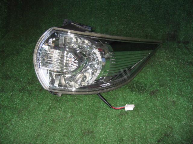 【中古】中古部品 ビアンテ CCEFW 右テールランプ 【3340240100-001334112615500】