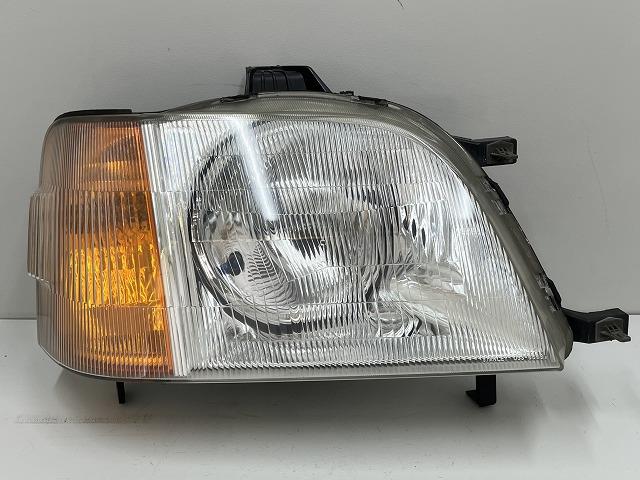 メーカー ホンダ 車名 ステップワゴン 型式類別 08505-0063 グレード 2000 W-R 認定型式 E-RF2 車両タイプ 年式 H8/11 シフト 駆動 通称型式 エンジン型式 B20B-DE ミッション型式 アクスル型式 車体色 クロツー 車体色No NH503PY トリム色No L 走行距離(Km) 220&#44;000 メーカー純正品番 033-6691R 部品メーカー品番 保証 0ヶ月/0km 付加情報 ハロゲン タイプ;メーカー：STANLEY;レンズ 小 クリアハゲ 有り;033-6699R; 商品情報 ※純正番号およびモデル番号は参考としてください。※リビルト部品を購入される際のお願い【再生部品】と表示されているものをリビルト部品と呼んでいます。リビルト部品の場合には、交換時に取り外した部品をご返却していただく場合があります。詳しくはこちら※大物商品(ドア・ボンネット・バンパー等)は個人宅への配送ができない場合がございます。その場合、最寄りの配送業者支店止め等の対応となりますので、あらかじめご了承ください。 ページ上部へ【中古】中古部品 ステップワゴン RF2 右ヘッドランプ 【3310070100-000632401310800】