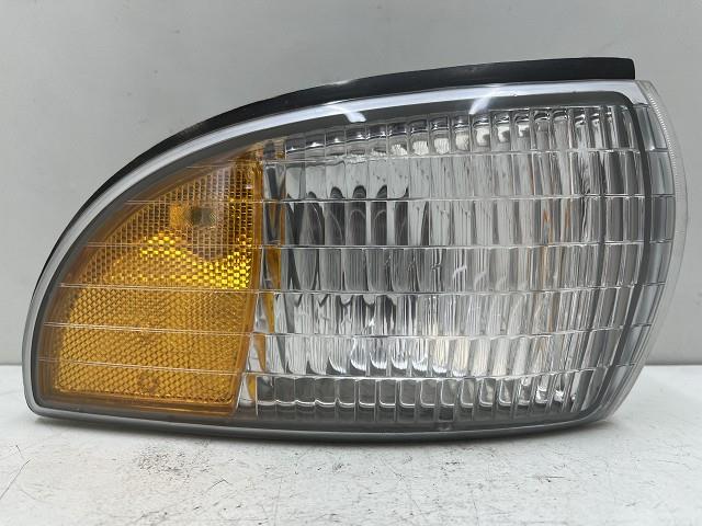 【中古】中古部品 シボレー カプリス FUMEI 右クリアランスランプ 【3310070100-000387250011000】