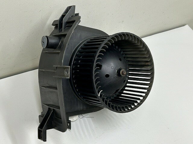 【中古】中古部品 VW ゴルフ 1HABF ヒーターブロアモーター 【3310070100-000608980667900】