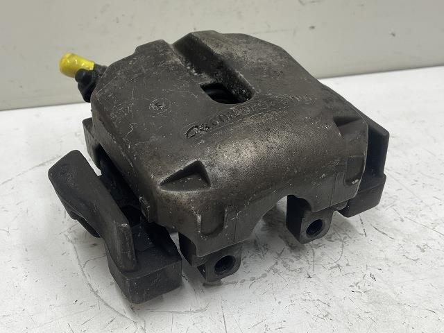 【中古】中古部品 BMW 5シリーズ DD28 左フロントキャリパー 【3310070100-000558538944360】