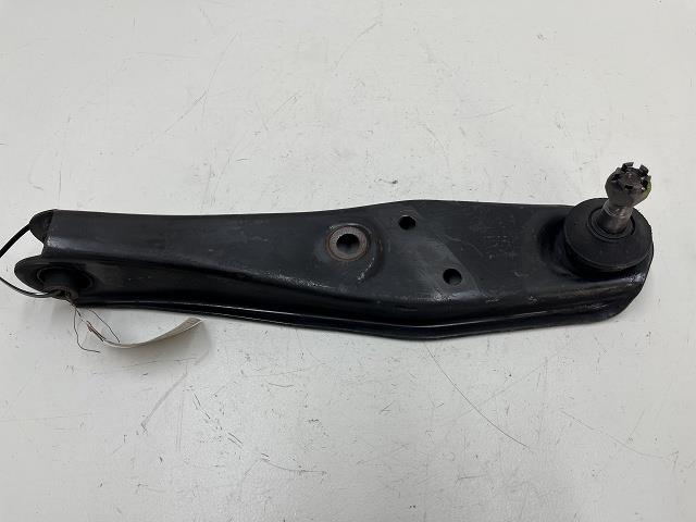 【中古】中古部品 アクティ HH3 右フロントロアアーム 【3310070100-000643359851720】