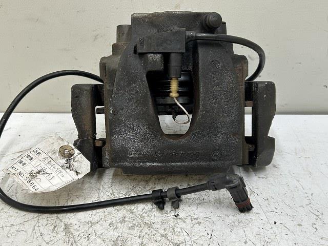 【中古】中古部品 ベンツ Eクラス 210055 左フロントキャリパー 【3310070100-000602535944360】