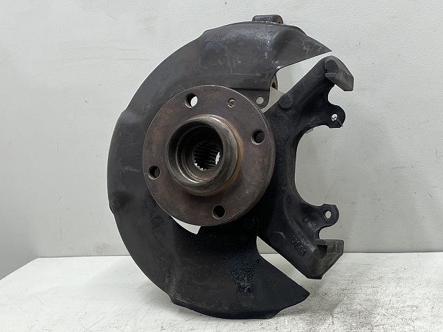 【中古】中古部品 VW ゴルフ 19GX 右フロントナックルハブ 【3310070100-000571956644310】