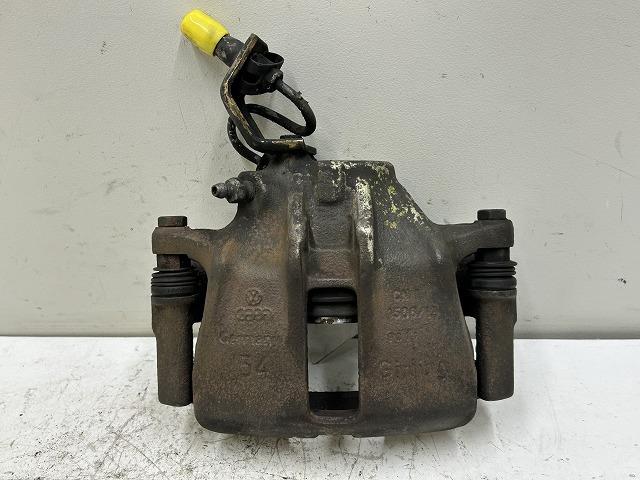 【中古】中古部品 VW パサート 319A 右フロントキャリパー 【3310070100-000430976444330】