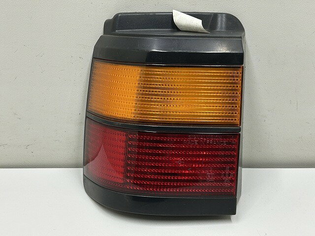 【中古】中古部品 VW パサート 319A 左テールランプ 【3310070100-000448388615600】