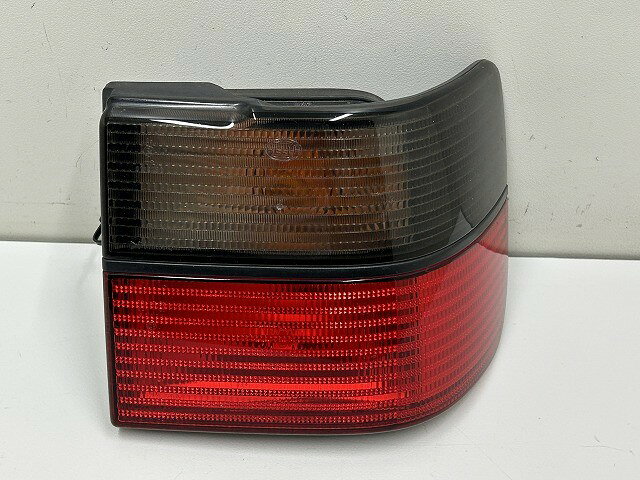 【中古】中古部品 VW ヴェント 1HADY 右テールランプ 【3310070100-000461370415500】