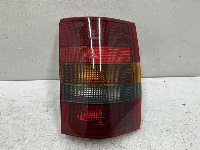 【中古】中古部品 オペル オメガ XB301W 右テールランプ 【3310070100-000585460815500】