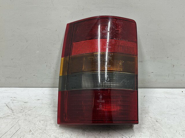 【中古】中古部品 オペル オメガ XB301W 左テールランプ 【3310070100-000585460715600】